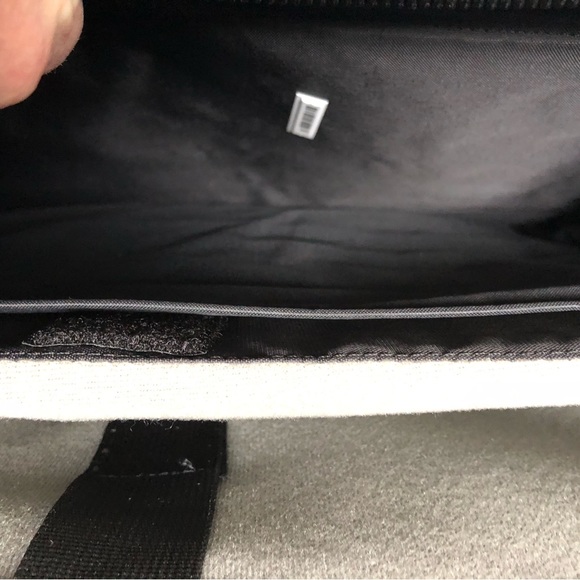 Kensington Black Laptop case. - Picture 8 of 10